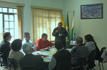 Prefeito recebe coordenadoria regional do IBGE em seu gabinete