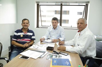 Vice-prefeito articula recursos com Sérgio Souza