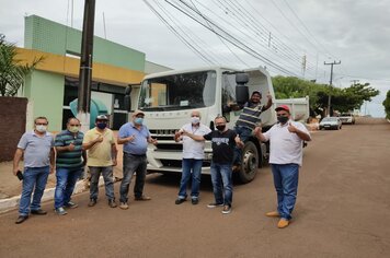 Rio Bom recebe novo caminhão basculante