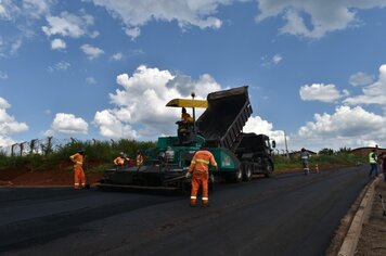 Prefeitura termina primeira fase de pavimentação entre o Rio Bom e Apucarana