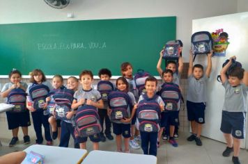 Rio Bom distribui materiais escolares para alunos da rede municipal