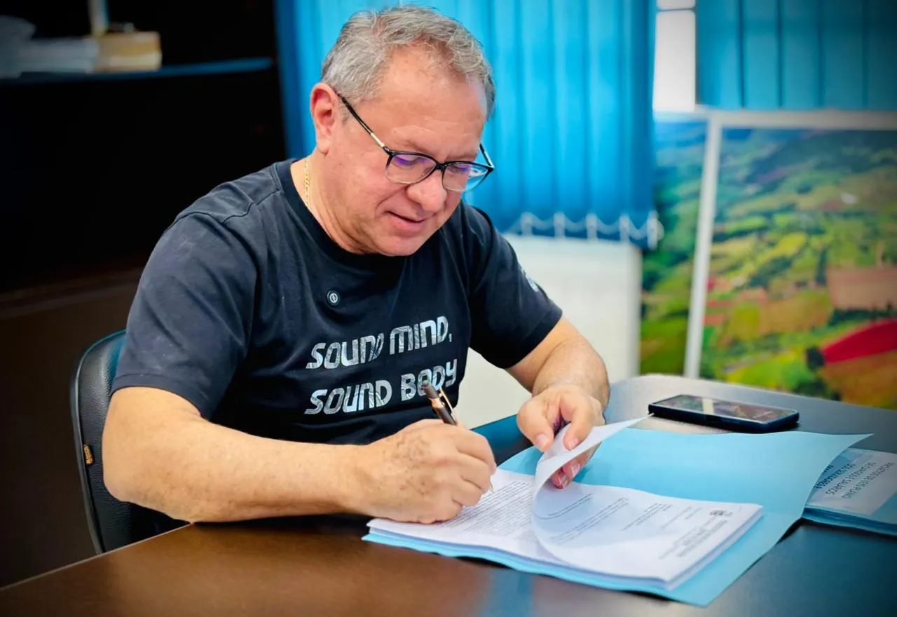 Rio Bom corrige salários e garante piso para servidores e professores