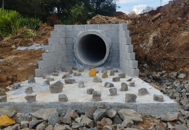 Prefeito acompanha avanço das obras do loteamento de 150 casas populares em Rio Bom