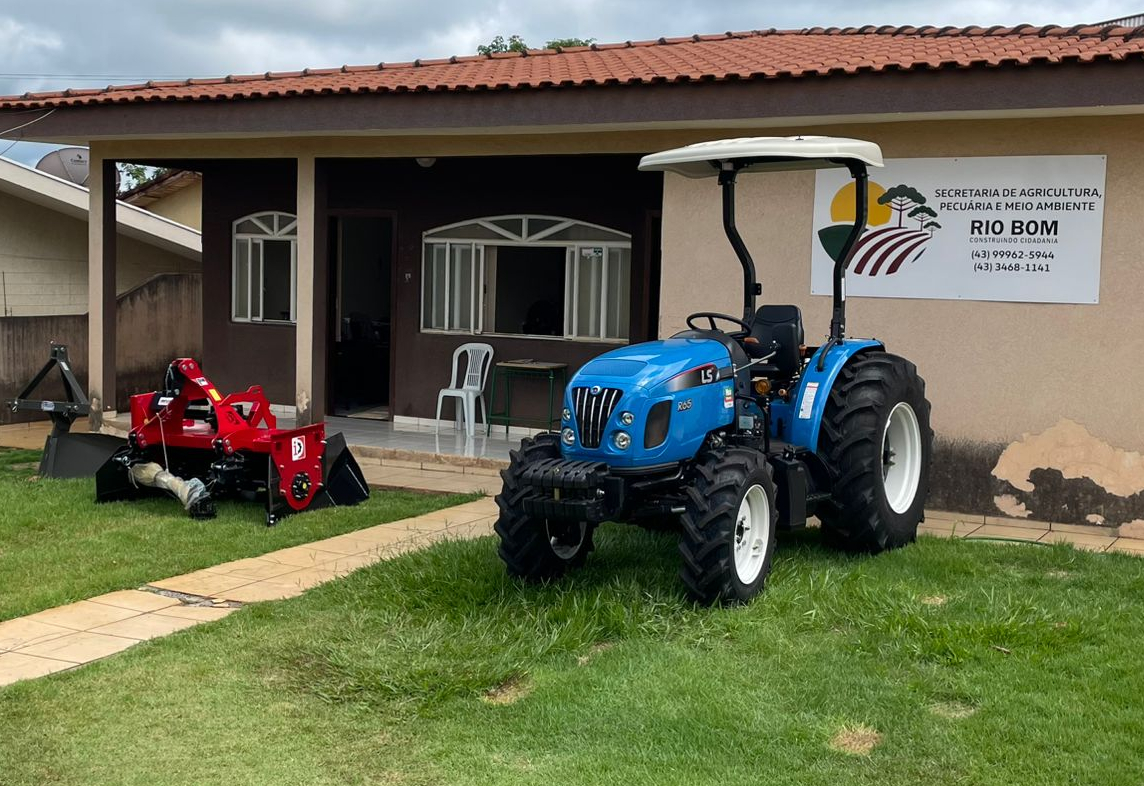 Rio Bom adquire trator e implementos para hortas, aviários e cafezais