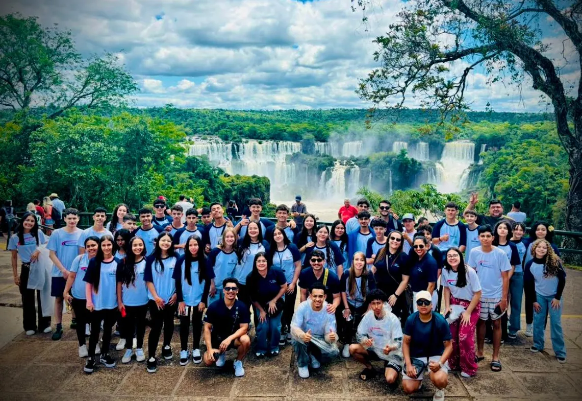Alunos do Colégio Estadual do Campo Dr. Rebouças participam de viagem a Foz do Iguaçu pelo programa Viaje Paraná