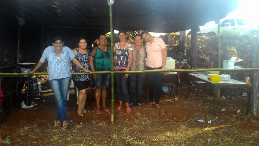 A presidente do Provopar municipal, Maria Novaes, contou com a ajuda de vários voluntários na barraca de bebidas e salgados do Provopar.